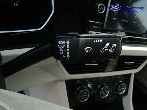 Used 2022 Volkswagen Jetta SE FWD image 32