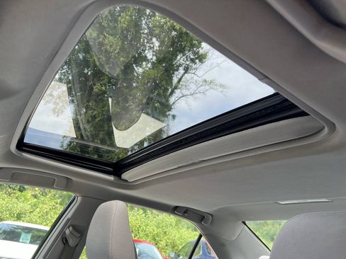 Used 2017 Toyota Camry LE w/ Moonroof Package FWD image 23