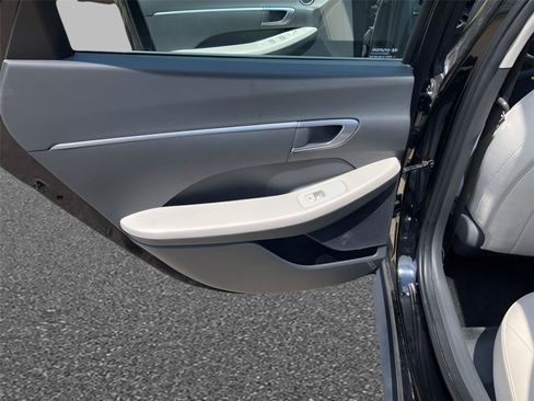 Used 2023 Hyundai Sonata SE FWD image 14