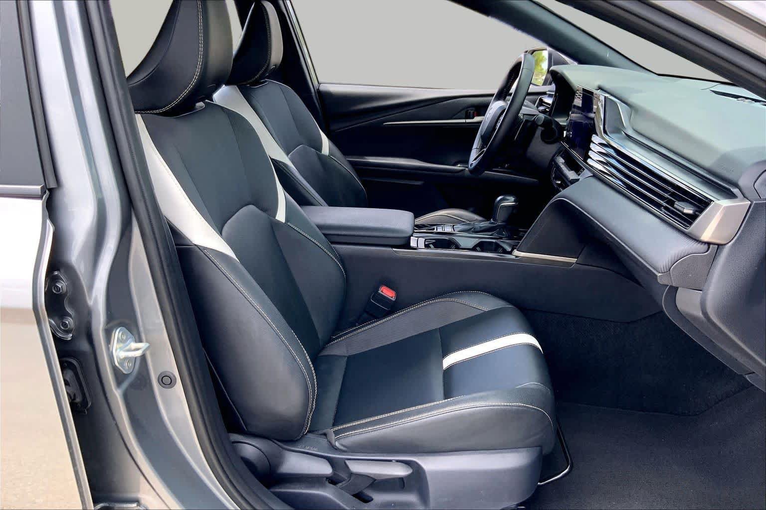 Certified 2025 Toyota Camry SE FWD image 9