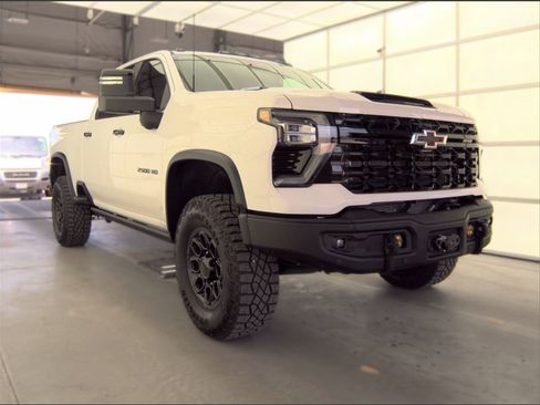 Used 2025 Chevrolet Silverado 2500 ZR2 w/ ZR2 Bison Edition AWD/4WD image 5