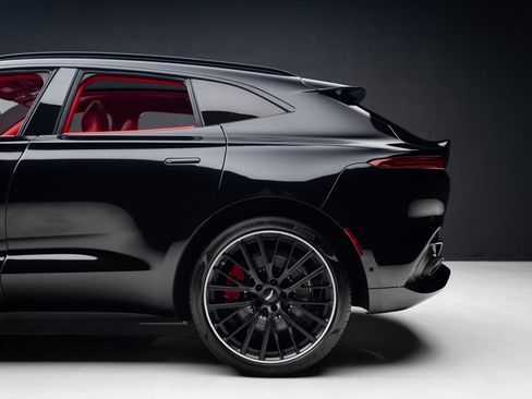 Used 2022 Aston Martin DBX AWD/4WD image 21