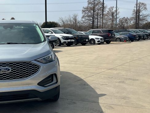 Used 2024 Ford Edge SEL image 3