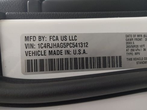Used 2023 Jeep Grand Cherokee Altitude AWD/4WD image 33