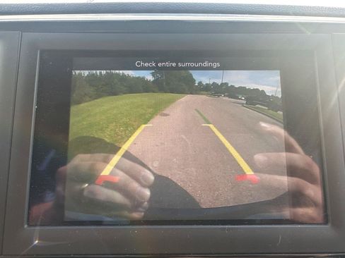 Used 2019 Chrysler Pacifica Touring-L FWD image 9
