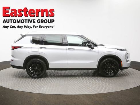 Used 2023 Mitsubishi Outlander SE image 45