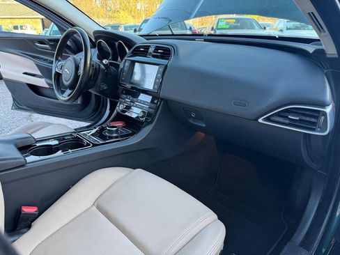 Used 2017 Jaguar XE Premium image 23