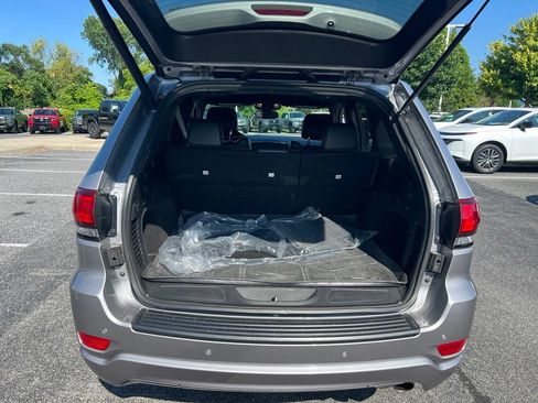 Used 2019 Jeep Grand Cherokee Altitude AWD/4WD image 18
