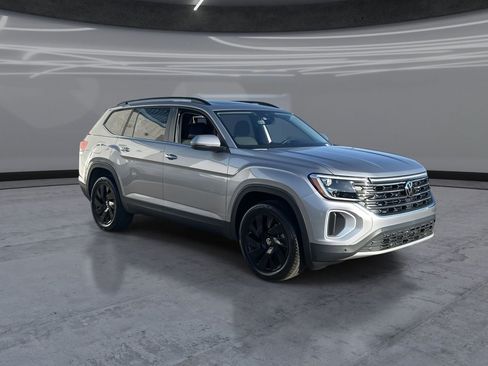 New 2026 Volkswagen Atlas SE FWD image 2