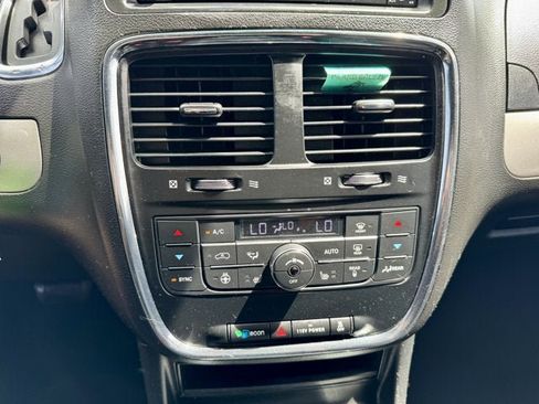 Used 2019 Dodge Grand Caravan GT FWD image 18