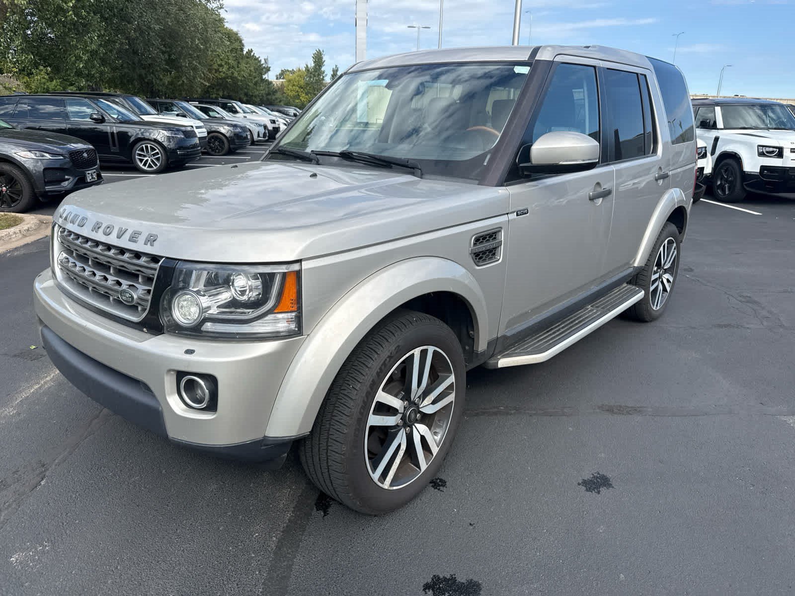 Used 2016 Land Rover LR4 AWD/4WD image 1