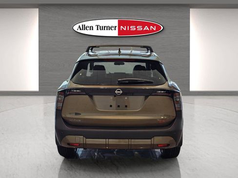 Used 2025 Nissan Kicks SR image 11