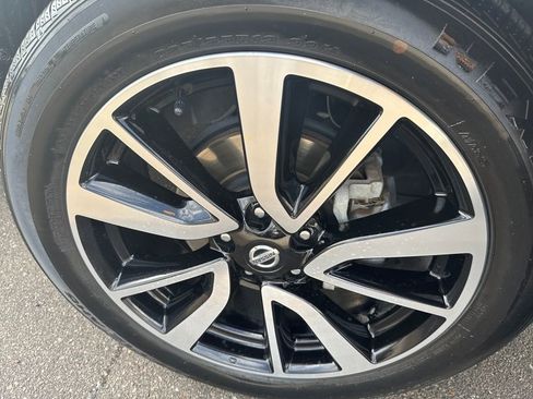 Used 2019 Nissan Rogue SL w/ Premium Package image 37