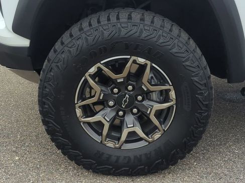 Used 2024 Chevrolet Colorado ZR2 w/ Technology Package image 10