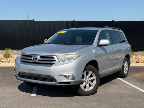 Used 2011 Toyota Highlander SE w/ Tow Pkg image 1
