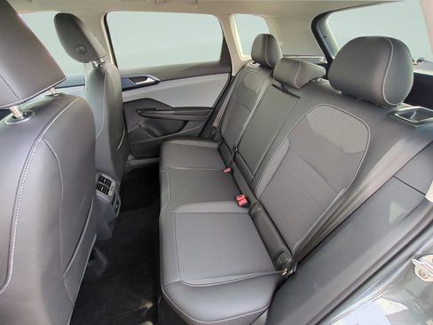 Used 2024 Volkswagen Taos SE image 13