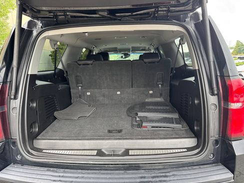 Used 2018 Chevrolet Suburban LT AWD/4WD image 18