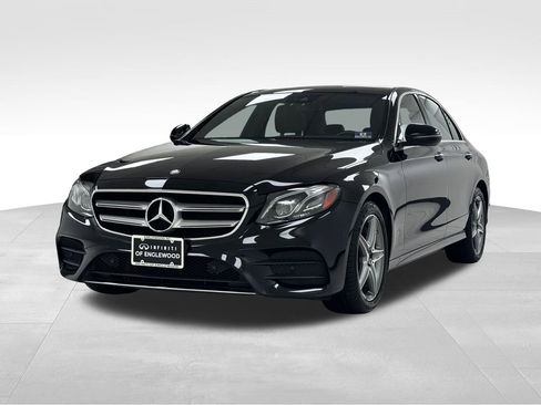 Used 2017 Mercedes-Benz E 300 4MATIC image 3