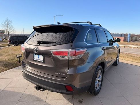 Used 2014 Toyota Highlander XLE image 7