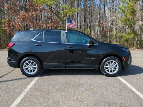 Used 2023 Chevrolet Equinox LT image 3