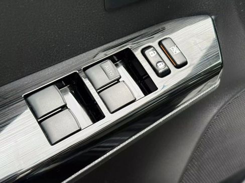 Used 2016 Toyota RAV4 Limited image 23