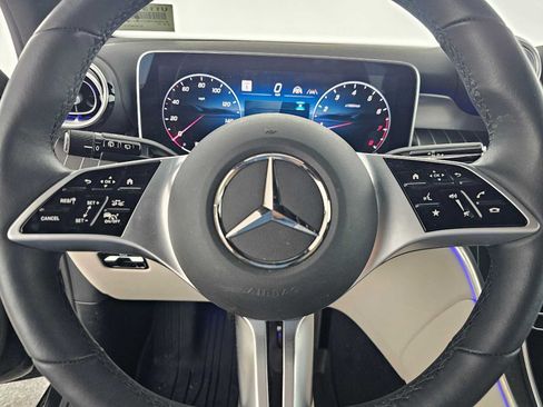 Used 2026 Mercedes-Benz GLC 300 4MATIC image 22