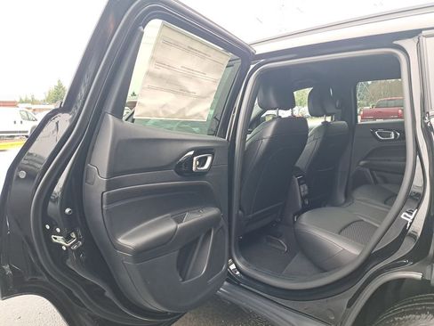 New 2026 Jeep Compass Latitude image 12