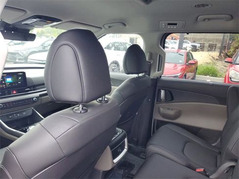 New 2026 Kia Carnival EX image 24