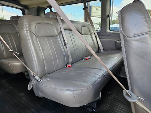 Used 2017 Chevrolet Express 3500 LS image 17