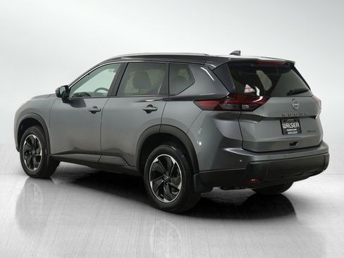 Used 2024 Nissan Rogue SV w/ SV Premium Package image 3