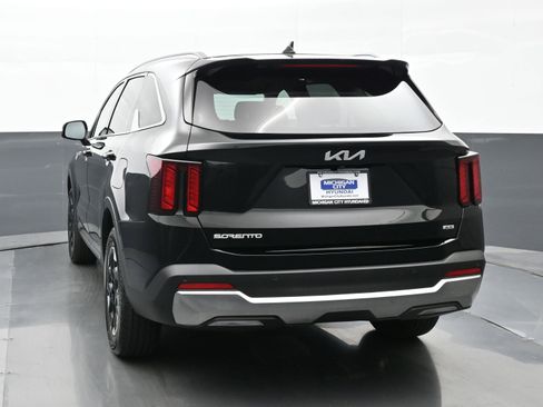 Used 2024 Kia Sorento S w/ Panoramic Sunroof Package image 7