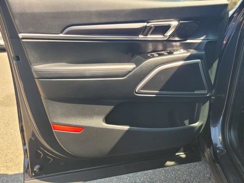Used 2025 Kia Telluride S AWD/4WD image 16