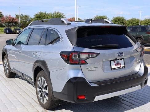 Used 2025 Subaru Outback Touring AWD/4WD image 3