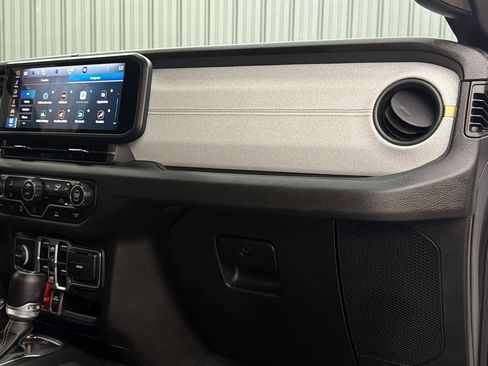 Used 2024 Jeep Wrangler Unlimited AWD/4WD image 43
