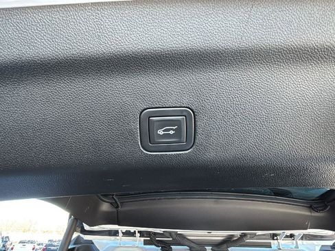 Certified 2023 GMC Yukon SLT w/ SLT Luxury Package image 36