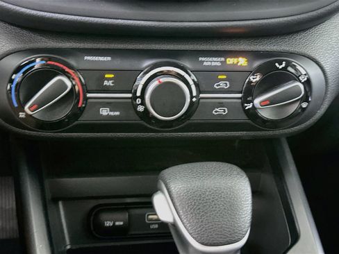Used 2025 Kia Soul LX w/ LX Technology Package FWD image 22