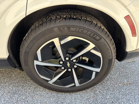 Used 2025 Chevrolet Equinox EV LT image 4