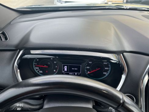 Used 2023 Chevrolet Traverse LT image 34