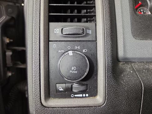 Used 2017 RAM 1500 Express RWD image 25