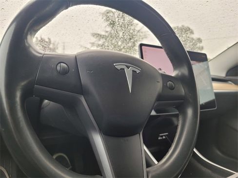 Used 2018 Tesla Model 3 Long Range image 15