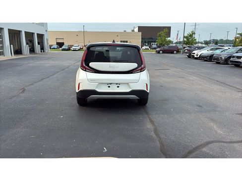 Used 2025 Kia Soul LX w/ LX Technology Package FWD image 6