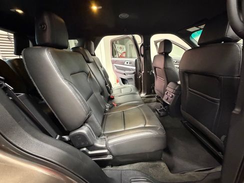 Used 2016 Ford Explorer XLT w/ Equipment Group 202A AWD/4WD image 46