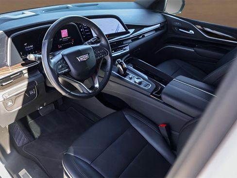 Used 2023 Cadillac Escalade Luxury w/ LPO, Illumination Package image 9