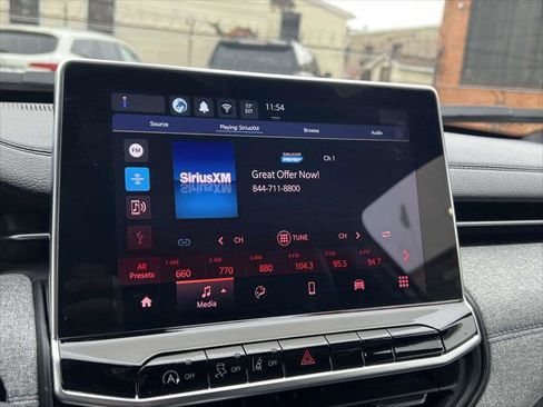 Used 2024 Jeep Compass Latitude image 27