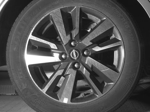 Used 2025 Nissan Versa SV FWD image 15