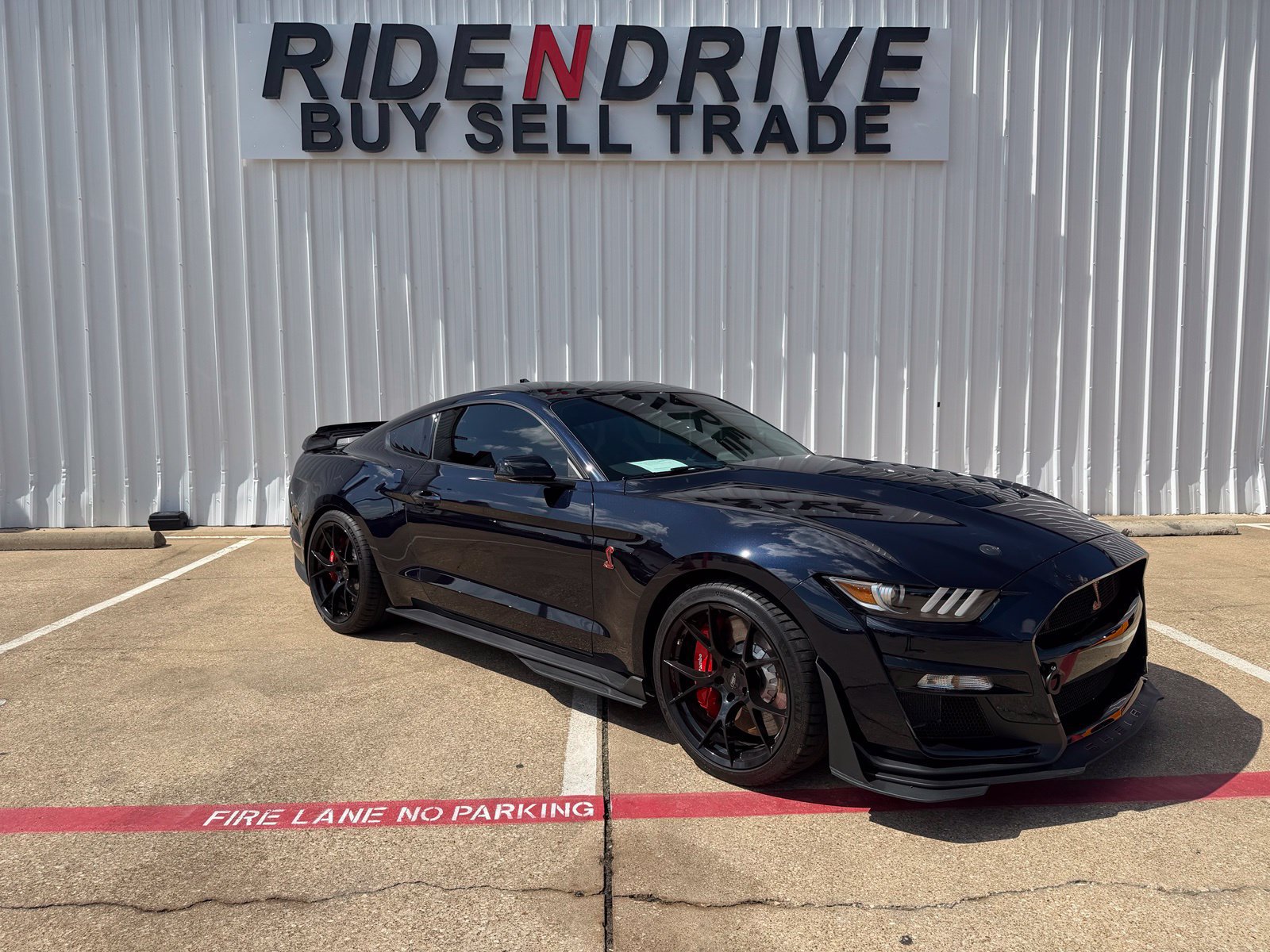 Used 2021 Ford Mustang Shelby GT500 w/ Technology Package RWD image 9