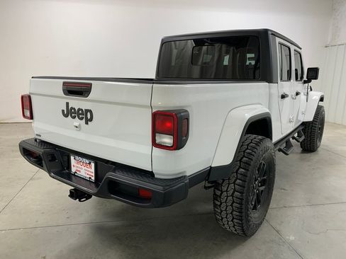 Used 2023 Jeep Gladiator Sport image 8