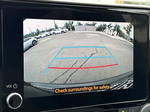 Used 2023 Toyota Highlander XLE FWD image 13