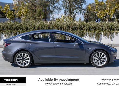 Used 2019 Tesla Model 3 Standard Range Plus image 8