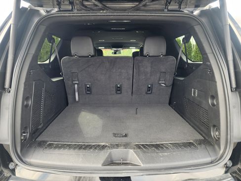 Used 2024 Chevrolet Suburban LT image 12